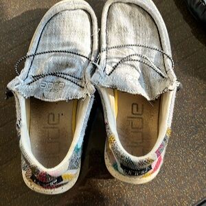 Hey dude size 11